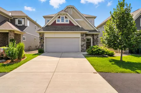 2302 Hillcrest Dr, Hudson, WI 54016