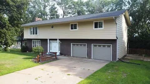 911 Radcliffe Ave, Altoona, WI 54720