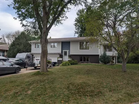 705 Covey Ct, Northfield, MN 55057