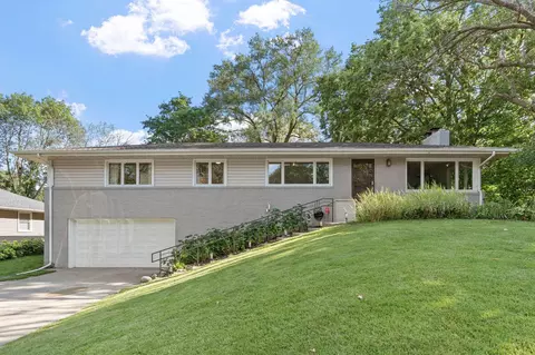 4707 W 70th St, Edina, MN 55435