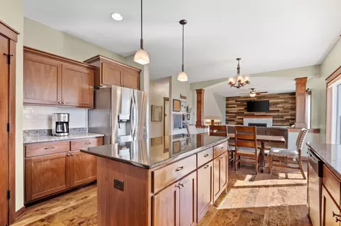 857 Oakmont Ln, Waconia, MN 55387