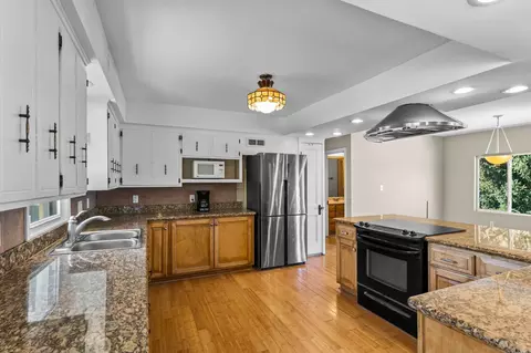 Kitchen - 7723 115th St E, Northfield, MN 55057 photo 2 of 10