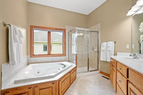Bath - 13644 Crompton Ave, Rosemount, MN 55068 photo 3 of 4