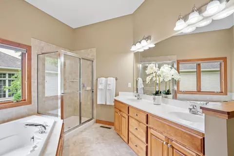 Bath - 13644 Crompton Ave, Rosemount, MN 55068 photo 2 of 4