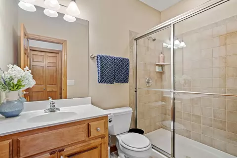 Bath - 13644 Crompton Ave, Rosemount, MN 55068 photo 4 of 4