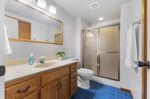 Bath - 4287 Fox Ridge Rd, Eagan, MN 55122 photo 3 of 3