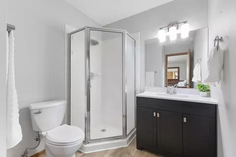 Bath - 4287 Fox Ridge Rd, Eagan, MN 55122 photo 1 of 3