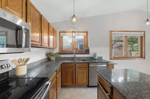 Kitchen - 4287 Fox Ridge Rd, Eagan, MN 55122 photo 3 of 4