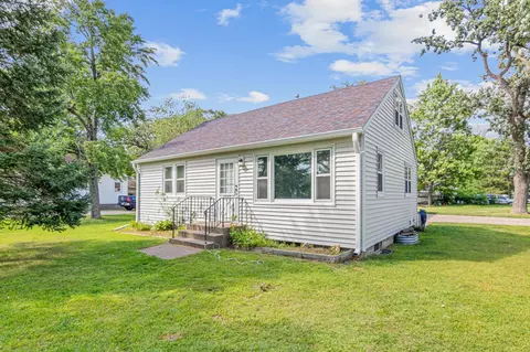 6598 Oak St, North Branch, MN 55056