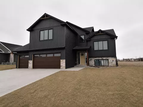 348 Highlands Ave, Zumbrota, MN 55992