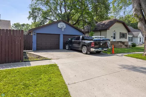 Exterior - 1003 14 St S, Fargo, ND 58103 photo 5 of 6