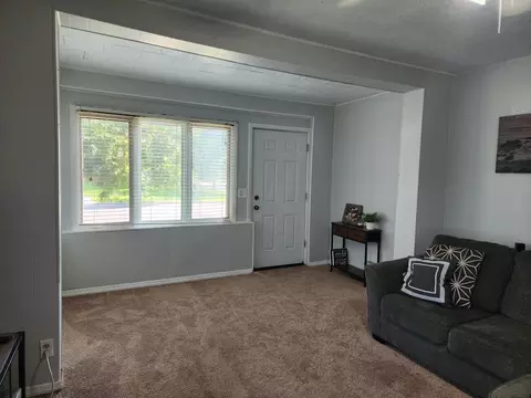 926 6th St SW, Willmar, MN 56201 photo 2