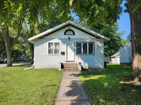 926 6th St SW, Willmar, MN 56201