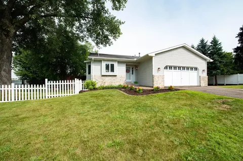 5910 Pineview Ln N, Plymouth, MN 55442