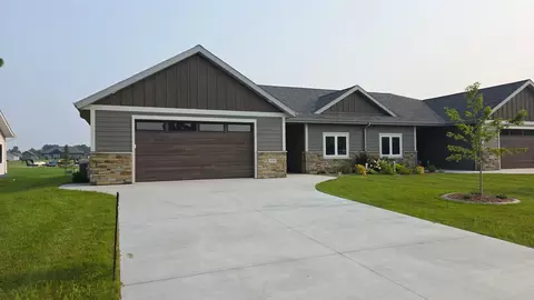 830 Lake Forest Cir, Detroit Lakes, MN 56501
