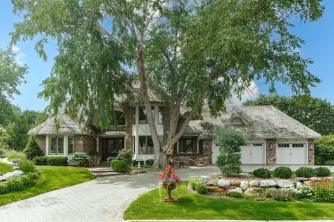 839 Park Place Dr, Mendota Heights, MN 55118