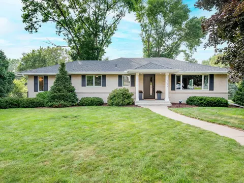 1475 Somerset Ct, Mendota Heights, MN 55118