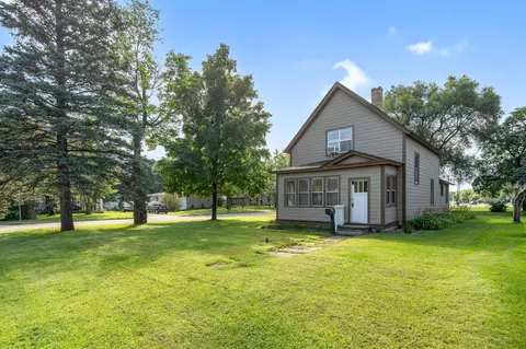 222 5th St S, Sauk Rapids, MN 56379