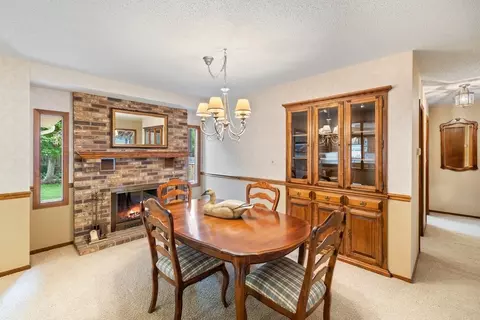 2165 Holloway Ave E, Maplewood, MN 55109