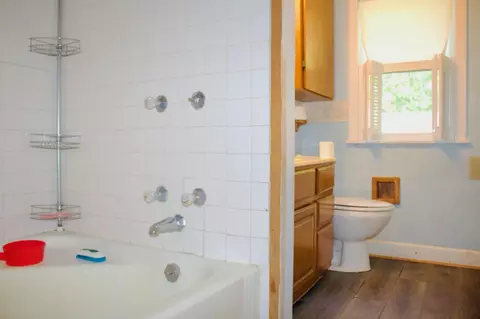 Bath - 408 Mary Ave, Willmar, MN 56201 photo 1 of 1