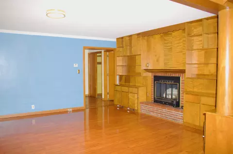 Living - 408 Mary Ave, Willmar, MN 56201 photo 2 of 3