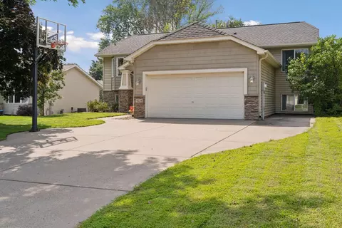 8234 Jewel Ave S, Cottage Grove, MN 55016