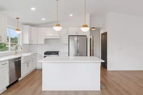 Kitchen - 11548 Oregon Ave N, Champlin, MN 55316 photo 3 of 8