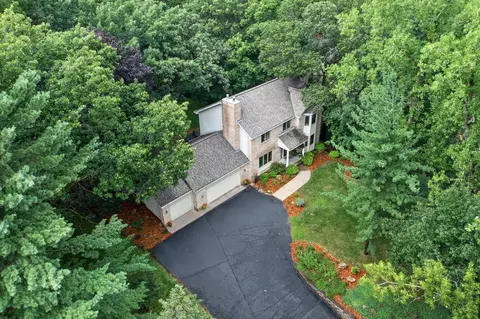 851 Lincolntown Ave, Mahtomedi, MN 55115