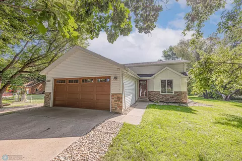 7622 Shadow Ln, Horace, ND 58047