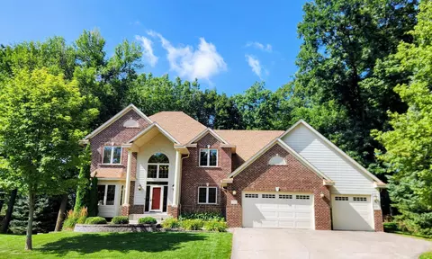 9337 Woodridge Cir, Savage, MN 55378