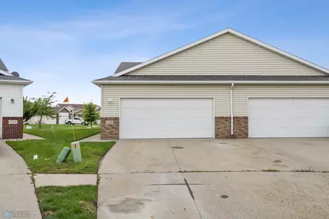 1113 39th Ave S, Moorhead, MN 56560