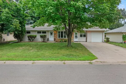 1739 Rose Pl, Roseville, MN 55113