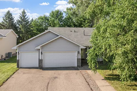 7011 Upper 36th St N, Oakdale, MN 55128