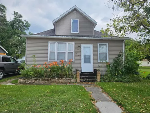 215 2nd St N, Middle River, MN 56737