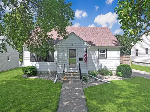 305 Jean Ave, Marshall, MN 56258