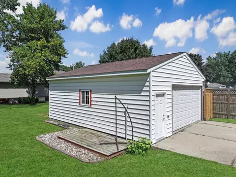 Exterior - 305 Jean Ave, Marshall, MN 56258 photo 5 of 8