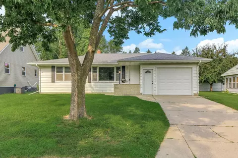 636 Oak St NE, Hutchinson, MN 55350
