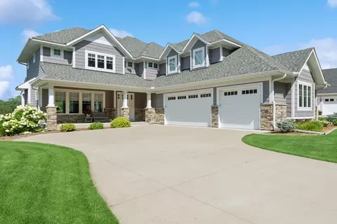 6264 Coteau Trl, Eden Prairie, MN 55344