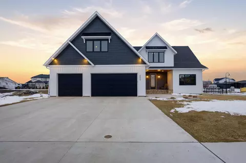 6090 Wildflower Dr S, Fargo, ND 58104