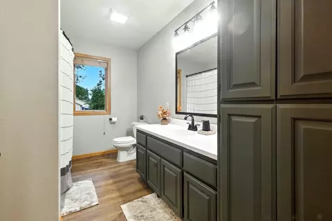 Bath - 5242 Jordan Rd, Baxter, MN 56425 photo 2 of 3