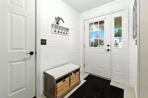 Entry Way - 5242 Jordan Rd, Baxter, MN 56425 photo 1 of 8