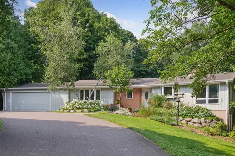 4156 Hillcrest Ln, Deephaven, MN 55391