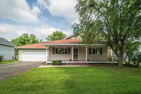 905 Spruce St, Farmington, MN 55024