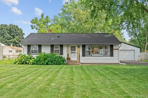 3824 Mcknight Rd N, White Bear Lake, MN 55110
