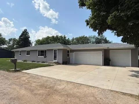 2530 Lutefisk Ln, Windom, MN 56101
