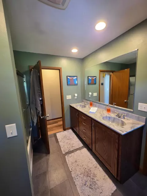 Bath - 2530 Lutefisk Ln, Windom, MN 56101 photo 1 of 2