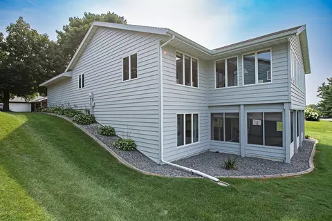 305 Regent Dr, La Crescent, MN 55947 photo 5
