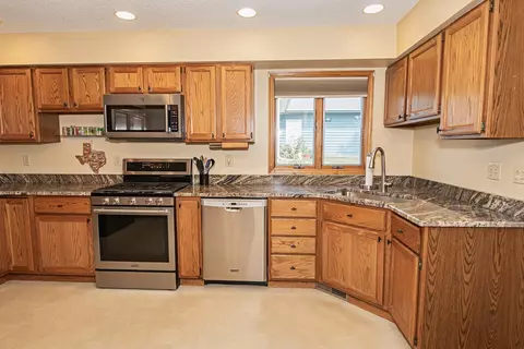 305 Regent Dr, La Crescent, MN 55947 photo 8