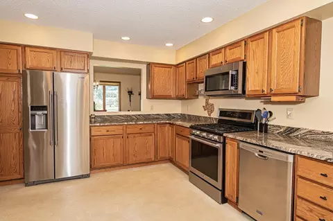305 Regent Dr, La Crescent, MN 55947 photo 9