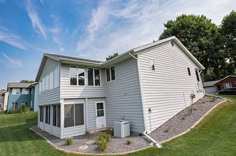 305 Regent Dr, La Crescent, MN 55947 photo 3